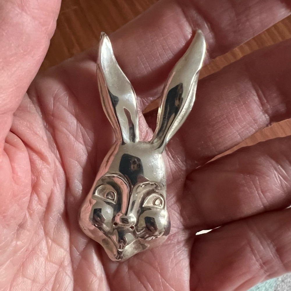 Lang Sterling Silver Vintage Smiling Rabbit Pin - Picture 5 of 10